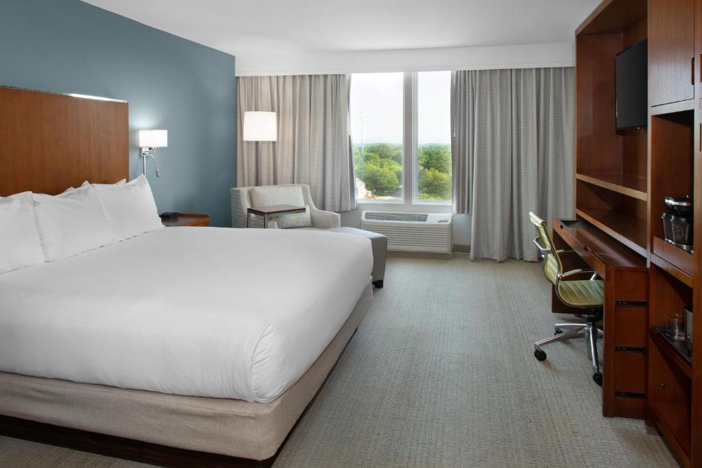 DoubleTree by Hilton Biloxi image 8