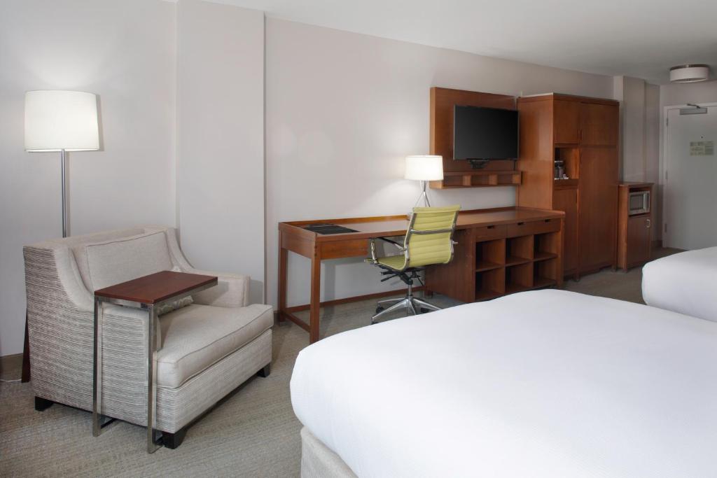 DoubleTree by Hilton Biloxi image 9